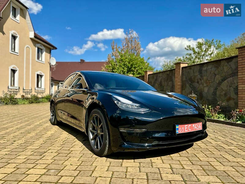 Седан Tesla Model 3 2019 в Рівному