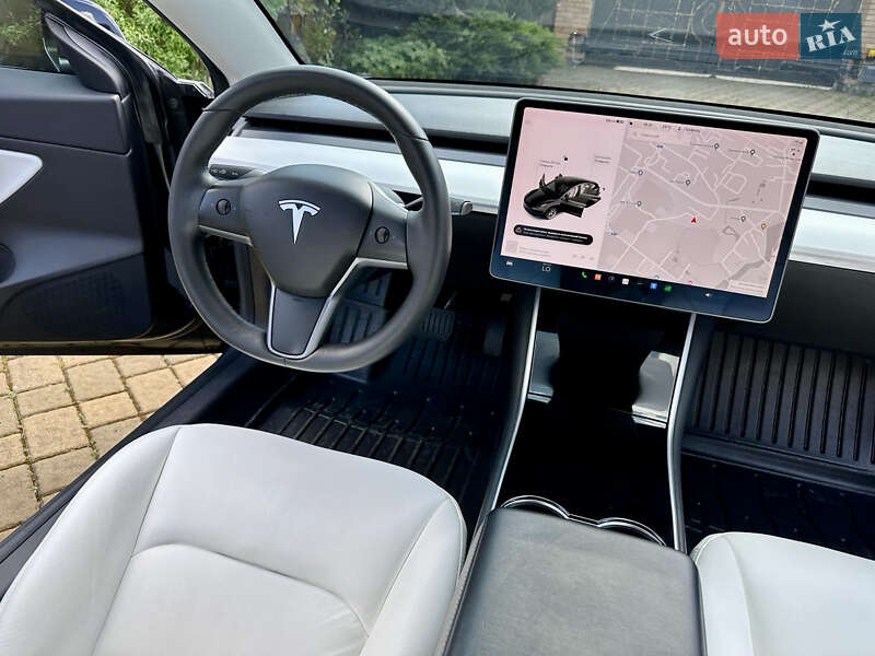 Седан Tesla Model 3 2019 в Рівному