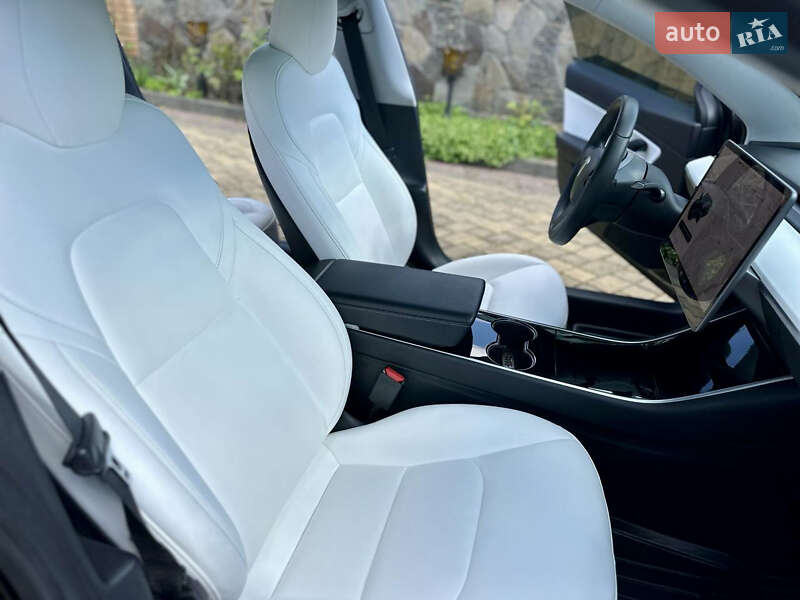 Седан Tesla Model 3 2019 в Рівному