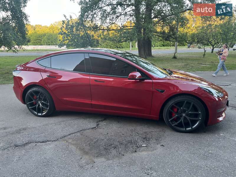 Седан Tesla Model 3 2021 в Полтаві