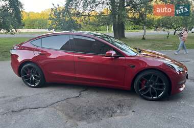 Седан Tesla Model 3 2021 в 