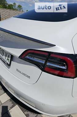 Седан Tesla Model 3 2021 в Хусте