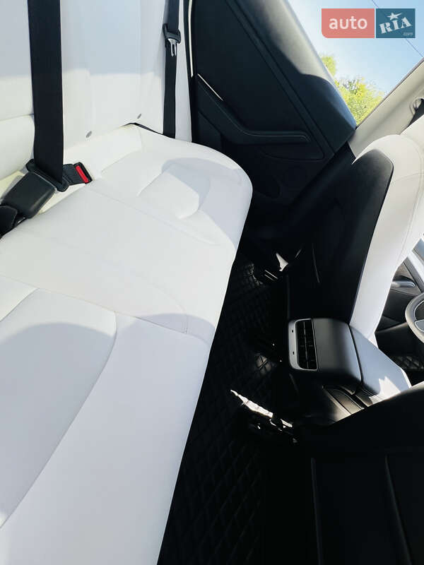 Седан Tesla Model 3 2021 в Кременчуці
