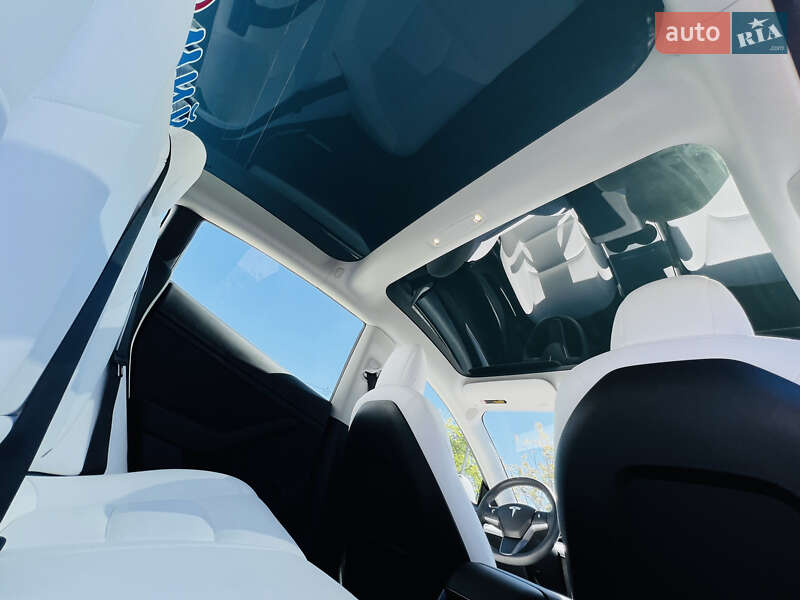 Седан Tesla Model 3 2021 в Кременчуці