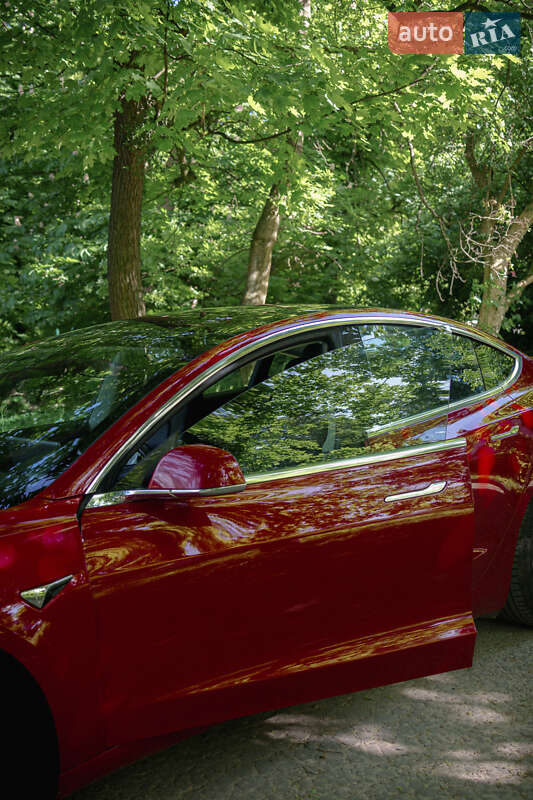 Седан Tesla Model 3 2018 в Львові фото 19 Седан Tesla Model 3 2018 в Львові