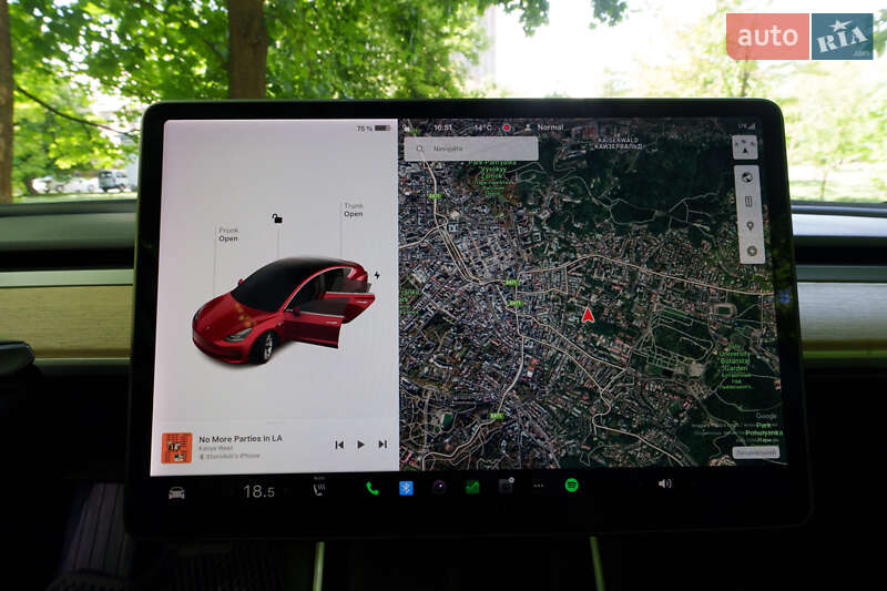 Седан Tesla Model 3 2018 в Львове