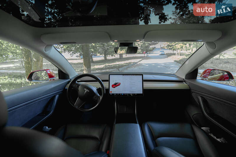 Седан Tesla Model 3 2018 в Львове