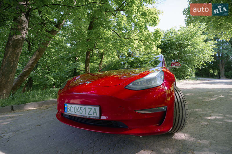 Седан Tesla Model 3 2018 в Львове