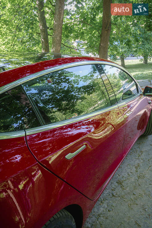 Седан Tesla Model 3 2018 в Львове