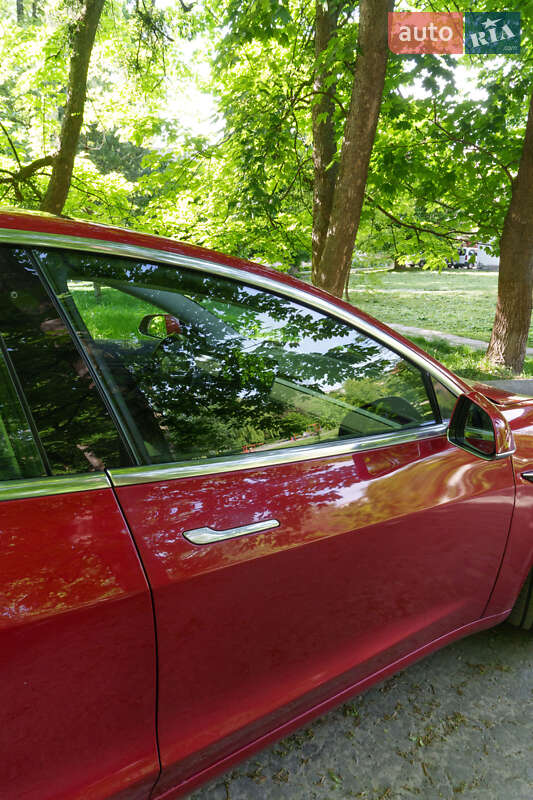Седан Tesla Model 3 2018 в Львове