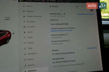 Седан Tesla Model 3 2018 в Львове