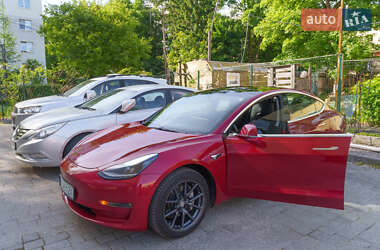 Седан Tesla Model 3 2018 в Львове