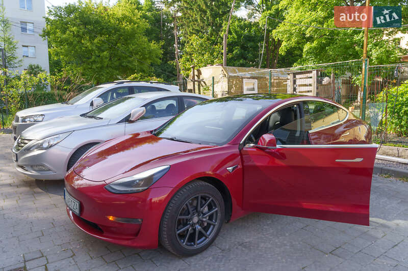 Седан Tesla Model 3 2018 в Львове