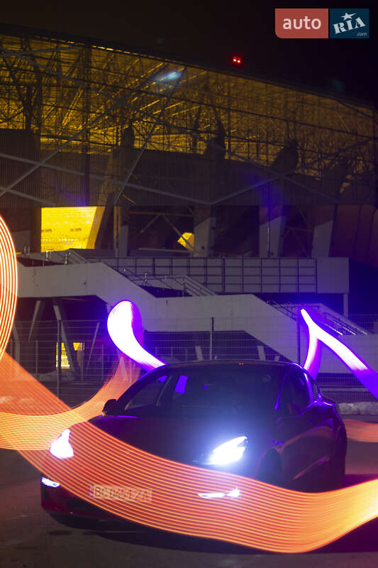 Седан Tesla Model 3 2018 в Львове