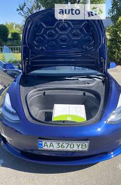 Седан Tesla Model 3 2019 в Киеве