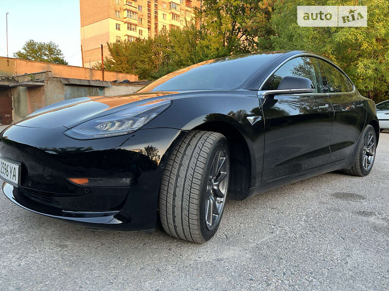 Седан Tesla Model 3 2019 в Києві