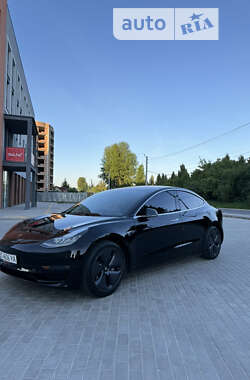 Седан Tesla Model 3 2018 в Львове