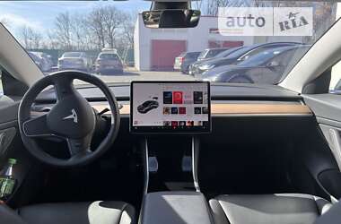 Седан Tesla Model 3 2020 в Львове