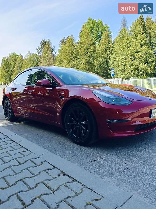 Седан Tesla Model 3 2022 в Ровно