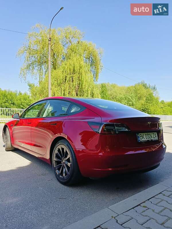 Седан Tesla Model 3 2022 в Ровно