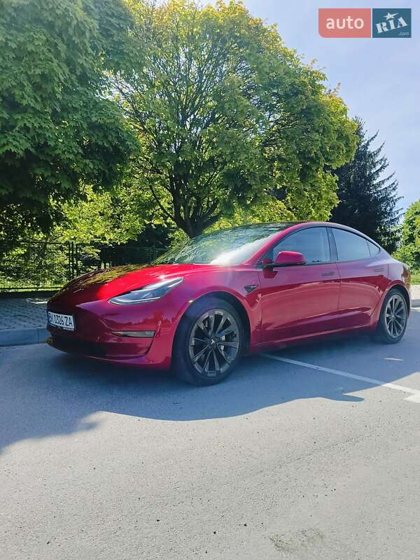 Седан Tesla Model 3 2022 в Рівному