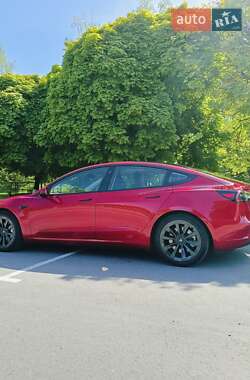 Седан Tesla Model 3 2022 в Ровно