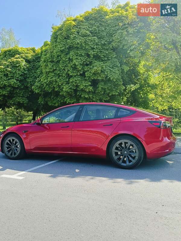 Седан Tesla Model 3 2022 в Ровно