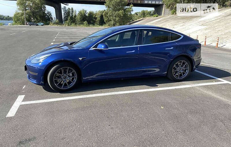 Седан Tesla Model 3 2018 в Івано-Франківську