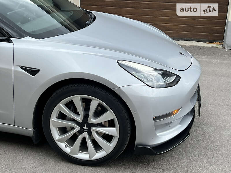 Седан Tesla Model 3 2018 в Виннице