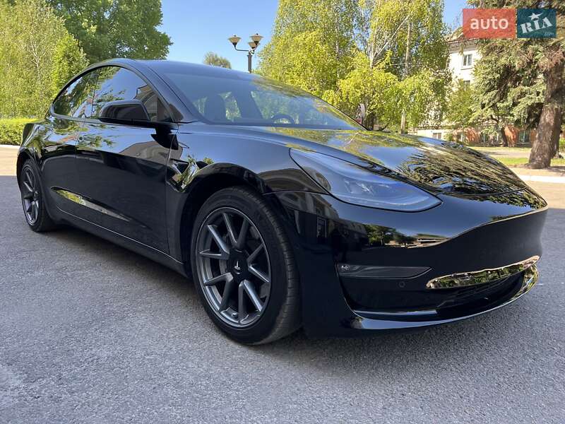 Седан Tesla Model 3 2021 в Кам'янському