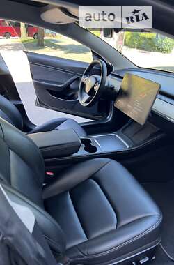 Седан Tesla Model 3 2021 в Кам'янському