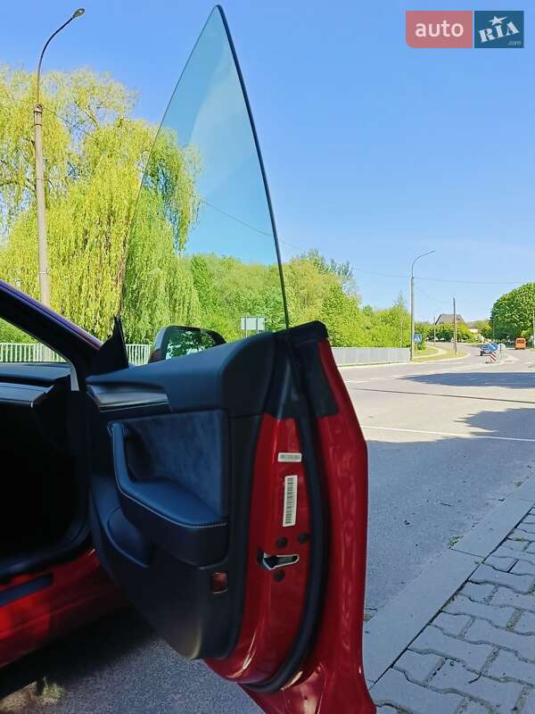 Седан Tesla Model 3 2022 в Ровно