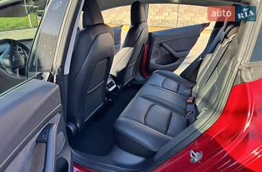 Седан Tesla Model 3 2022 в Ровно