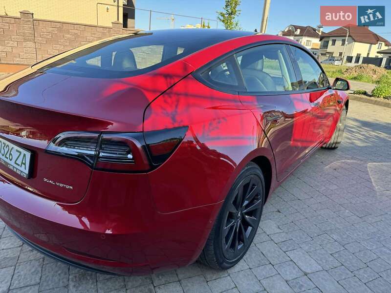 Седан Tesla Model 3 2022 в Ровно