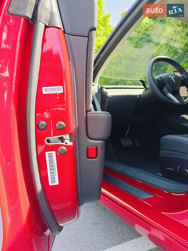 Седан Tesla Model 3 2022 в Ровно
