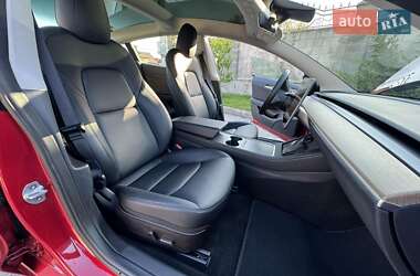 Седан Tesla Model 3 2022 в Ровно