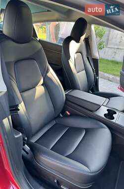 Седан Tesla Model 3 2022 в Ровно
