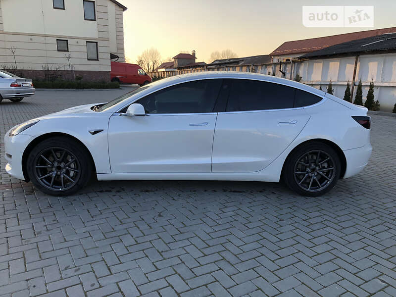 Седан Tesla Model 3 2019 в Золочеве