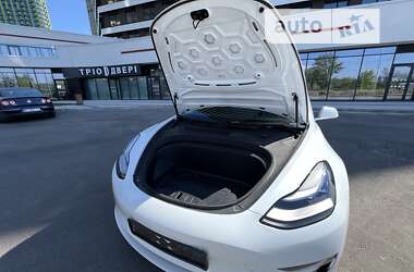 Седан Tesla Model 3 2019 в Киеве