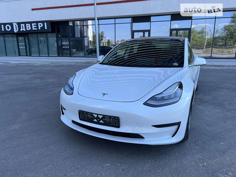 Седан Tesla Model 3 2019 в Киеве