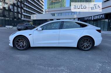 Седан Tesla Model 3 2019 в Киеве