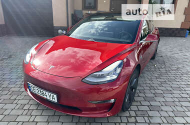 Седан Tesla Model 3 2018 в Черновцах