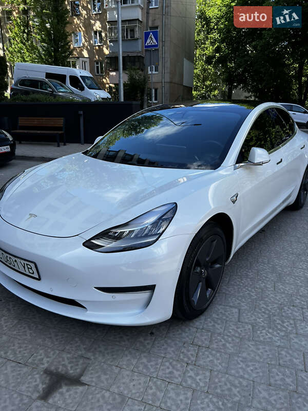 Седан Tesla Model 3 2019 в Львове
