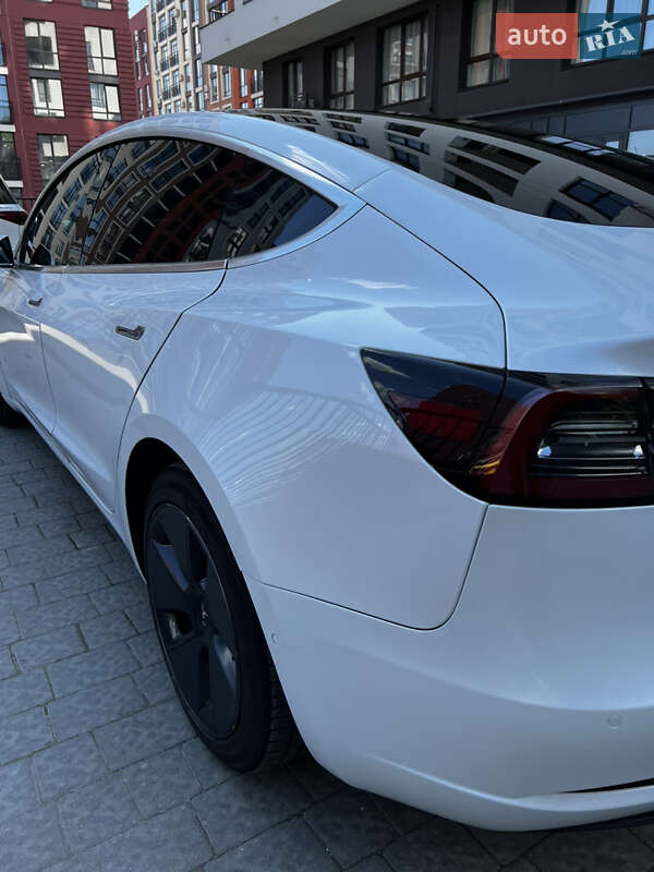 Седан Tesla Model 3 2019 в Львове