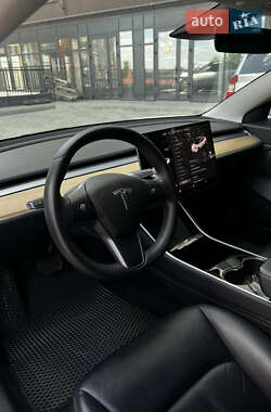 Седан Tesla Model 3 2019 в 