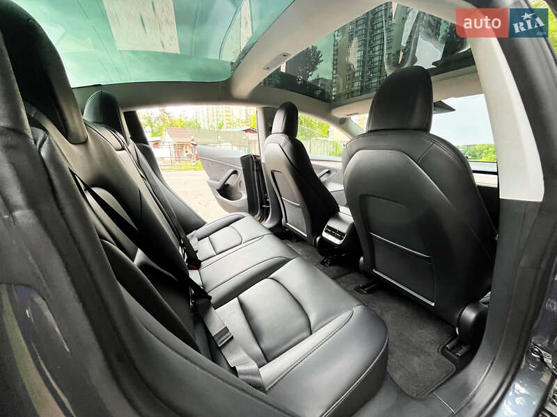 Седан Tesla Model 3 2023 в Києві