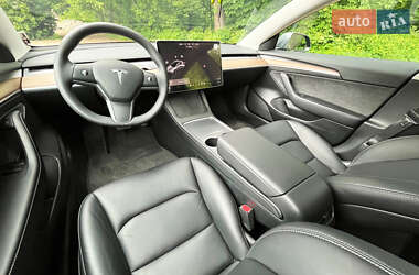 Седан Tesla Model 3 2023 в 