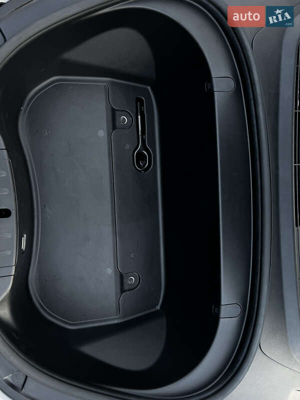 Седан Tesla Model 3 2019 в Львове