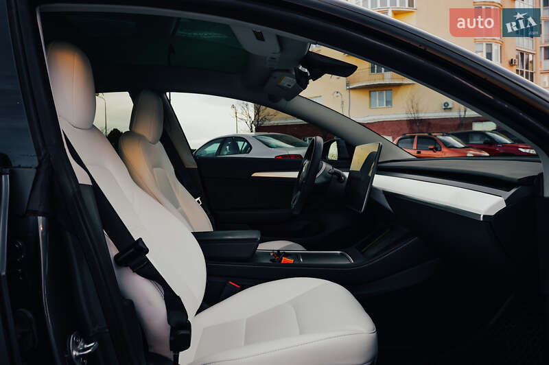 Седан Tesla Model 3 2022 в Николаеве