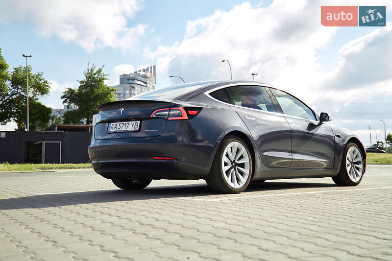 Седан Tesla Model 3 2018 в Киеве
